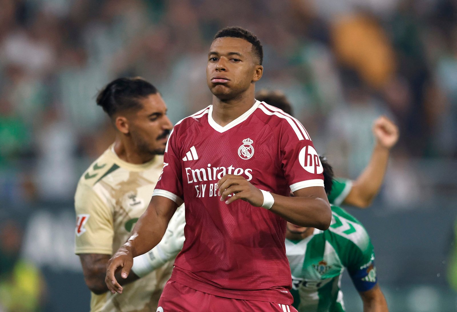 Mbappé comenta bicampeonato do PSG depois de sua saída: “Falar de mim vende muito”