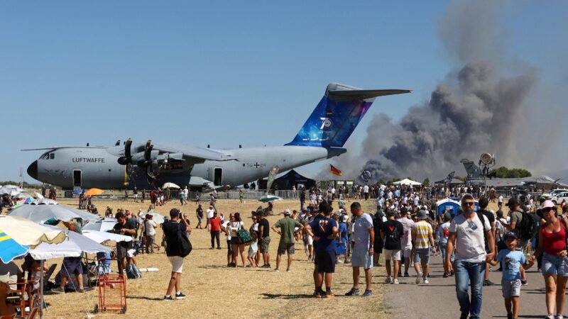 VÍDEO mostra queda e explosão de caça durante show aéreo na Grécia