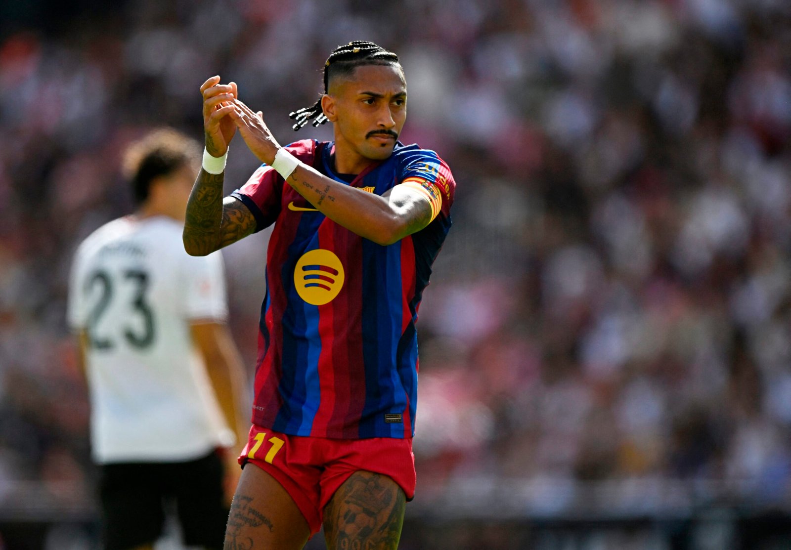 Raphinha marca pelo quarto jogo seguido e lidera a artilharia do Espanhol