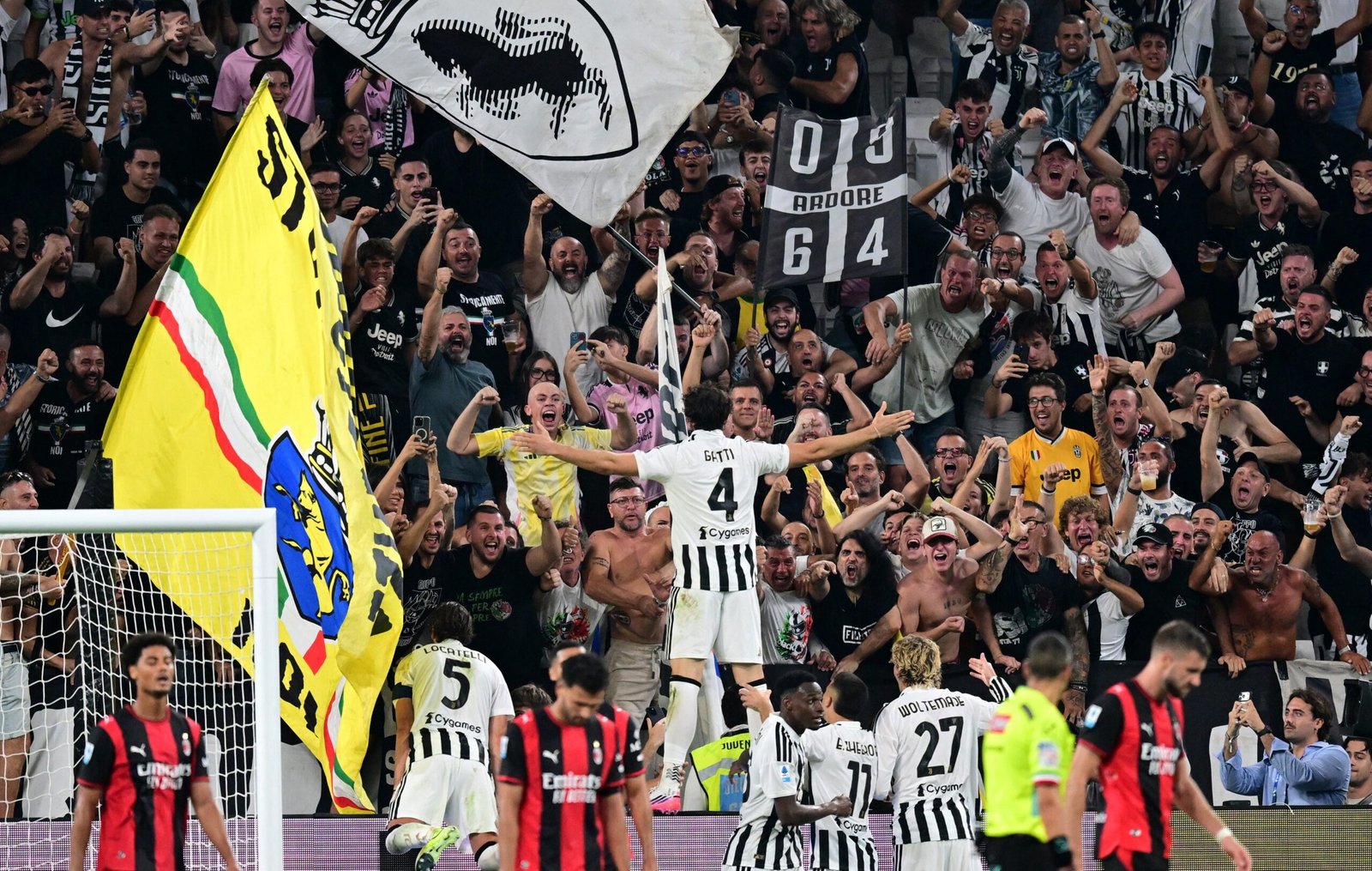 Juventus arranca empate nos acréscimos contra o Milan em Turim