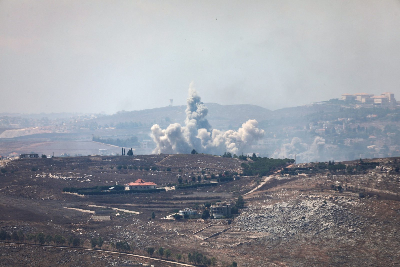 Forças de Israel matam 12 pessoas, incluindo 2 crianças, em ataque aéreo no Líbano