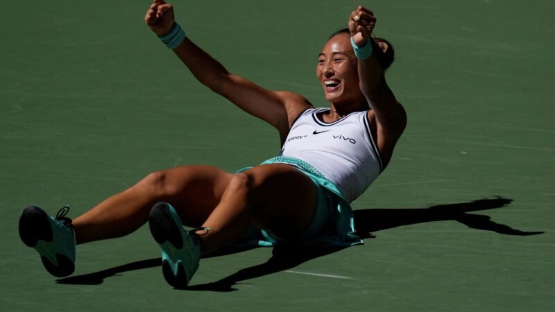 Chinesa volta a virar set com 5 a 0 atrás, elimina ex-líder do ranking e vai às quartas do US Open