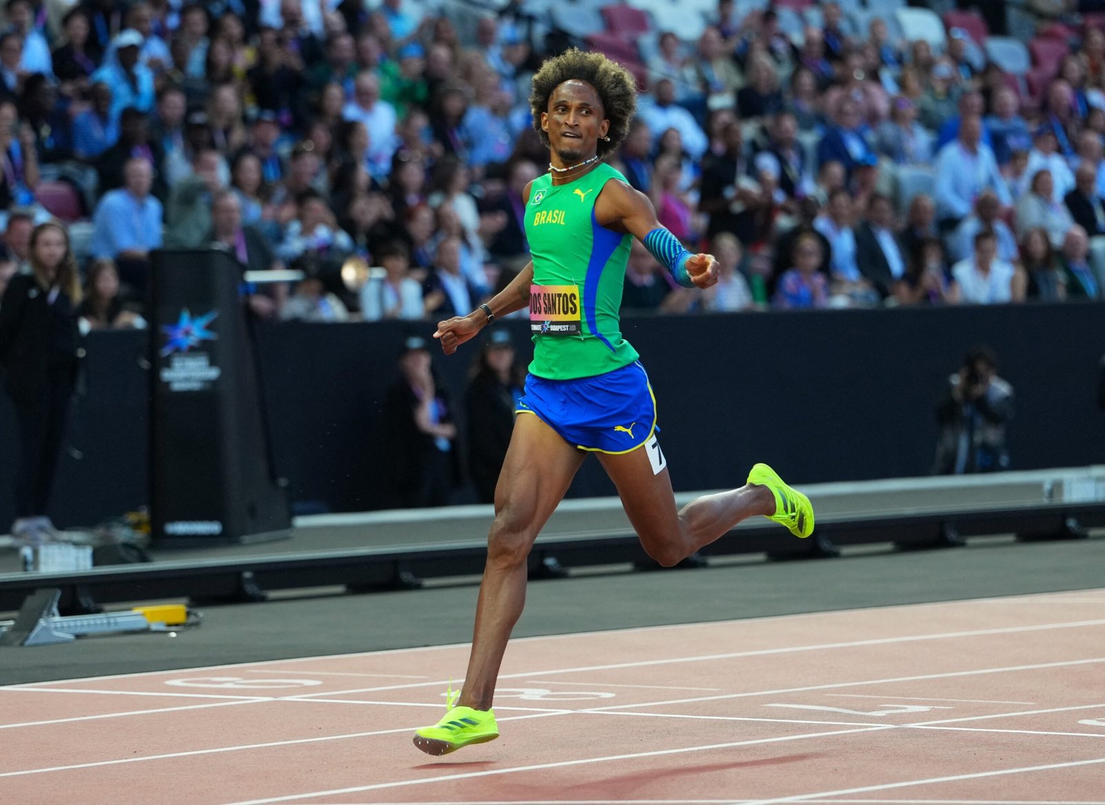 Alison dos Santos bate recorde dos Jogos Sul-Americanos na semi dos 400m em Santa Fé