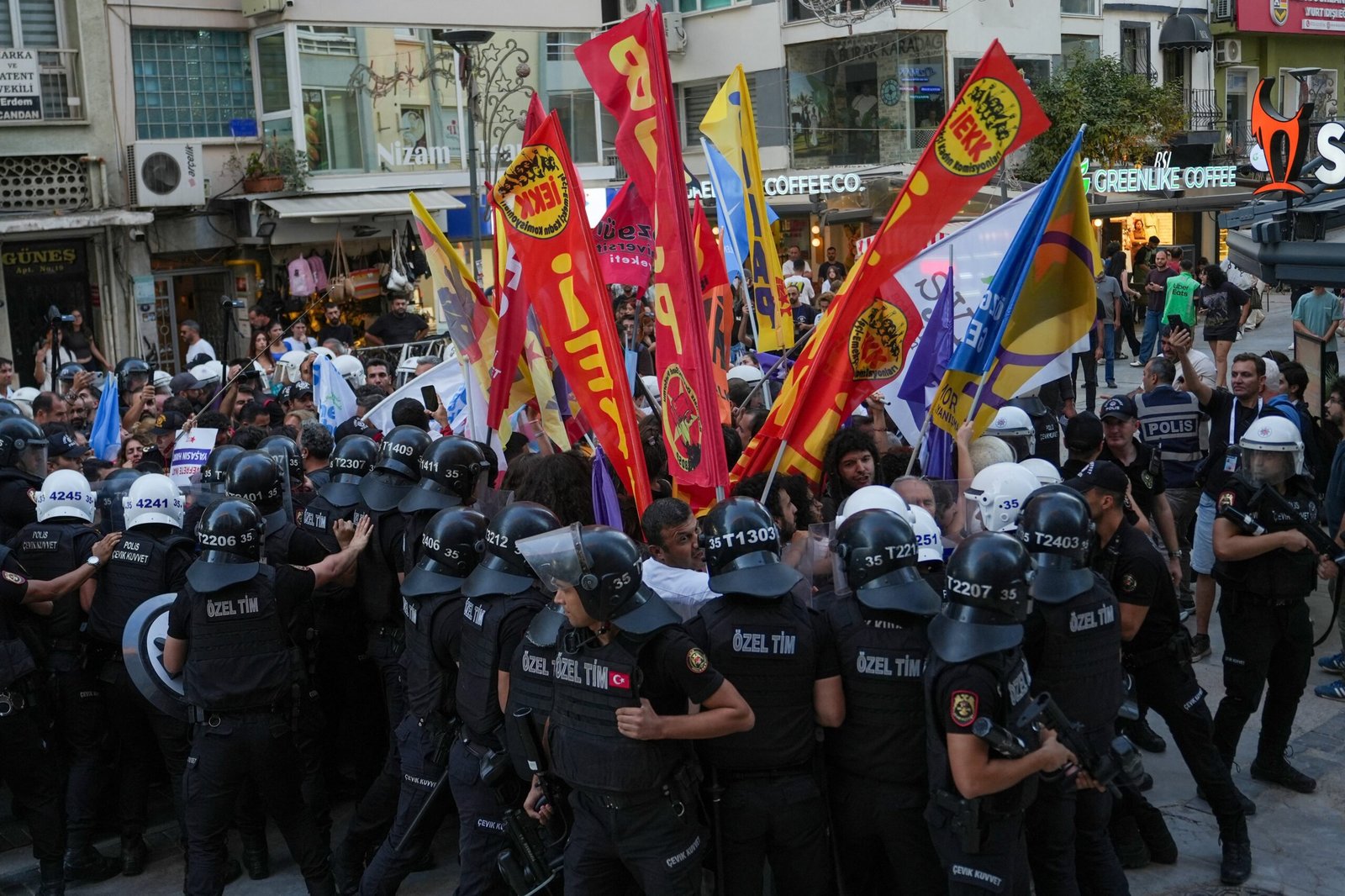 ‘Ficaram 5 dias sem água’: ativista LGBT+ denuncia tortura e prisões arbitrárias na Turquia