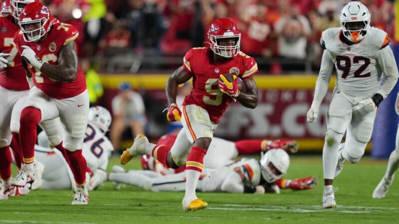 Mahomes retorna, Walker brilha e Chiefs arrasam Broncos na estreia