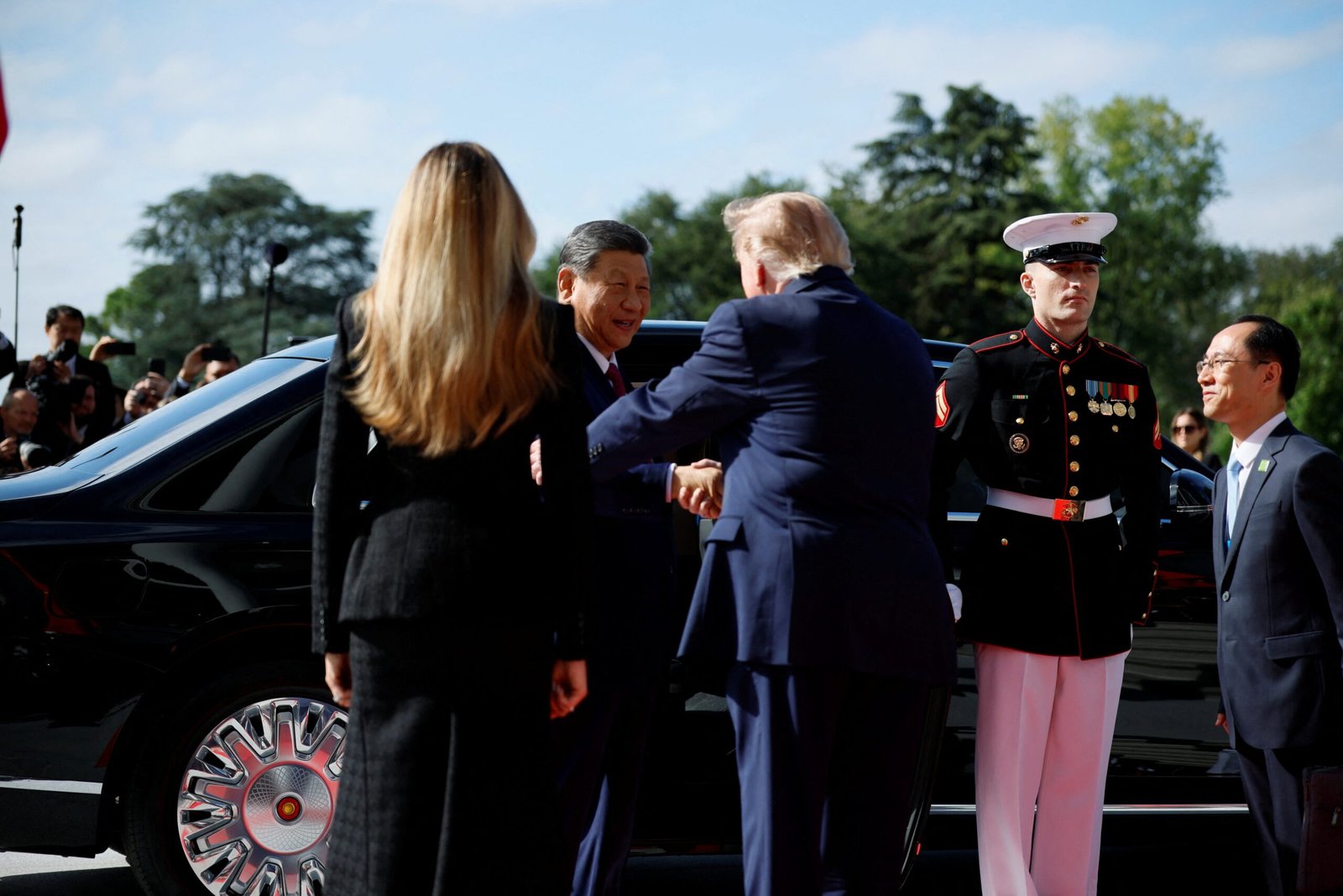 Trump e Xi fazem encontro final de visita do chinês a Washington