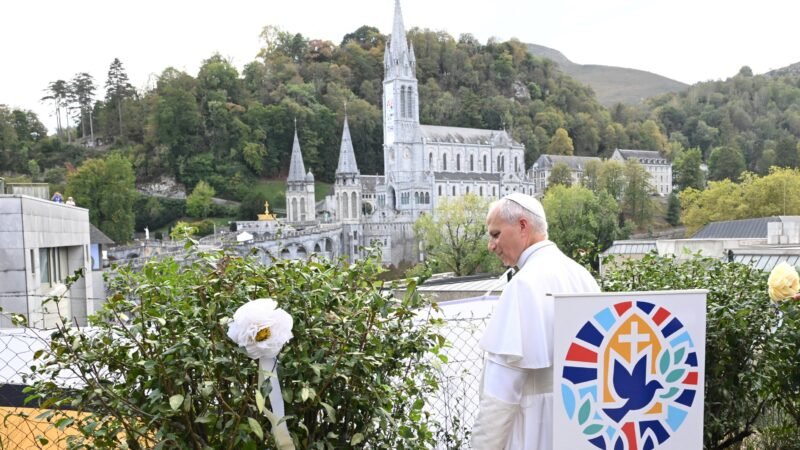 Papa Leão XIV se compromete a acabar com abusos cometidos por padres, diz Vaticano