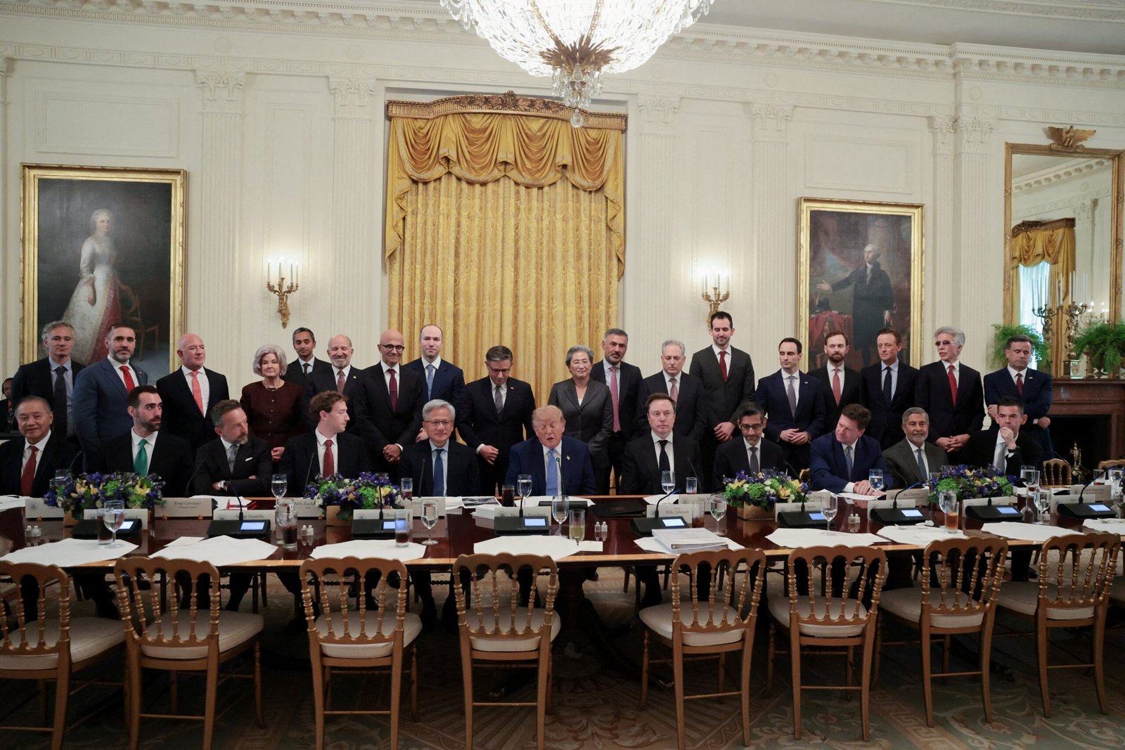 Trump reúne CEOs de IA e anuncia compromisso para reforçar controles de segurança