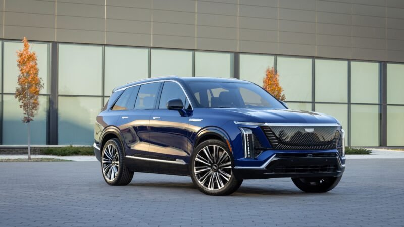 Cadillac inicia pré-venda no Brasil este mês; SUVs podem passar dos R$ 600 mil