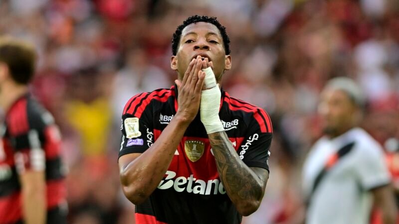 Aguardado no Rio, Plata garante comprometimento: “Meu presente está novamente no Flamengo”