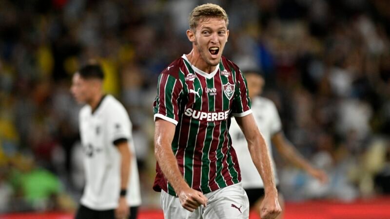 Castillo ganha primeira chance com Marcão e tenta conquistar espaço no Fluminense