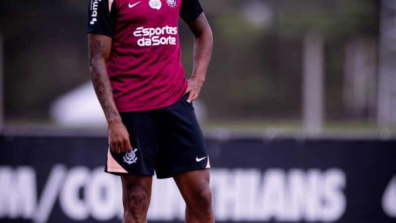 Pouco utilizado, Alex Santana busca espaço no Corinthians: “Não é fácil, mas não posso desanimar”