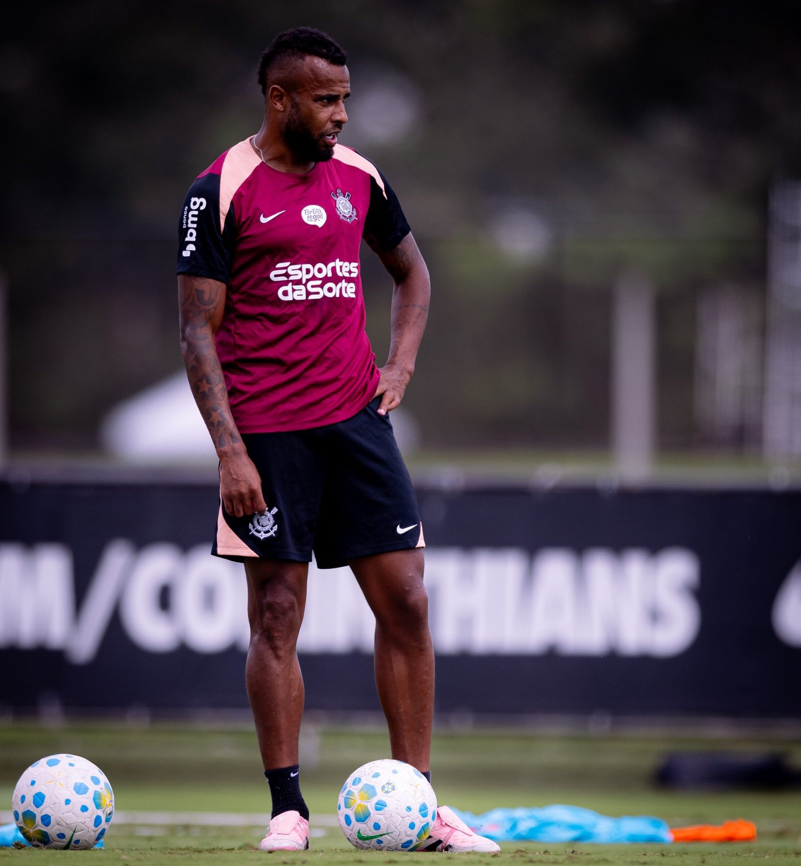 Pouco utilizado, Alex Santana busca espaço no Corinthians: “Não é fácil, mas não posso desanimar”