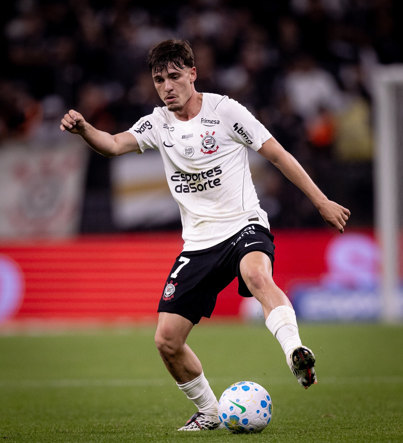 Breno Bidon e Besiktas encerram conversas, e meia fica no Corinthians