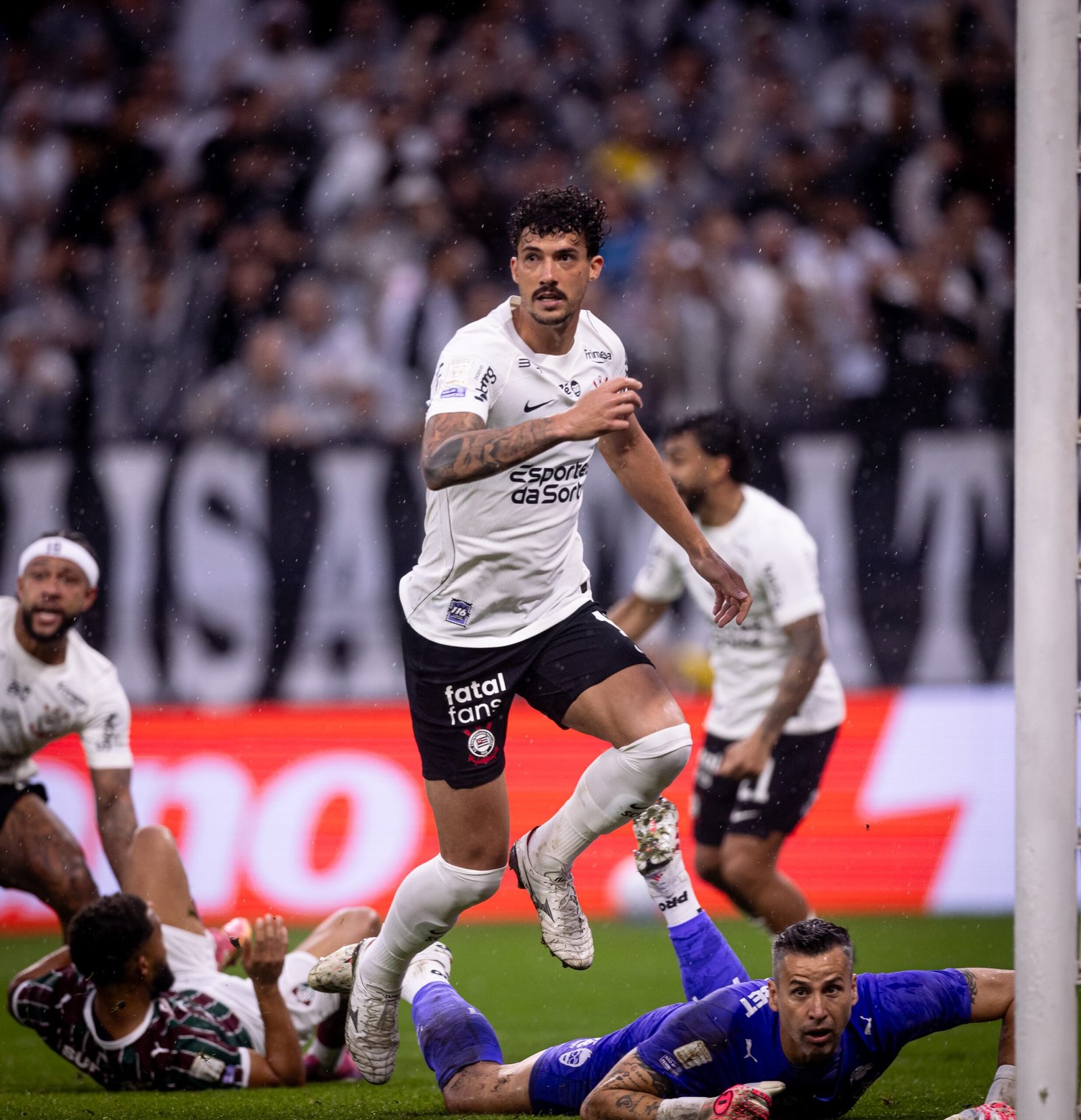Gustavo Henrique desabafa sobre má fase do Corinthians: “Difícil quando clube não está organizado”