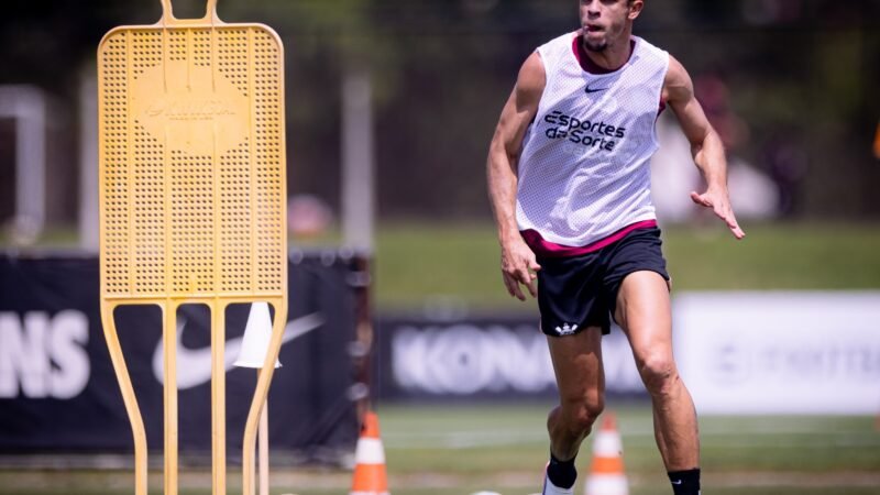 Treino do Corinthians: Gabriel Paulista inicia transição, e Bidu volta a campo no CT