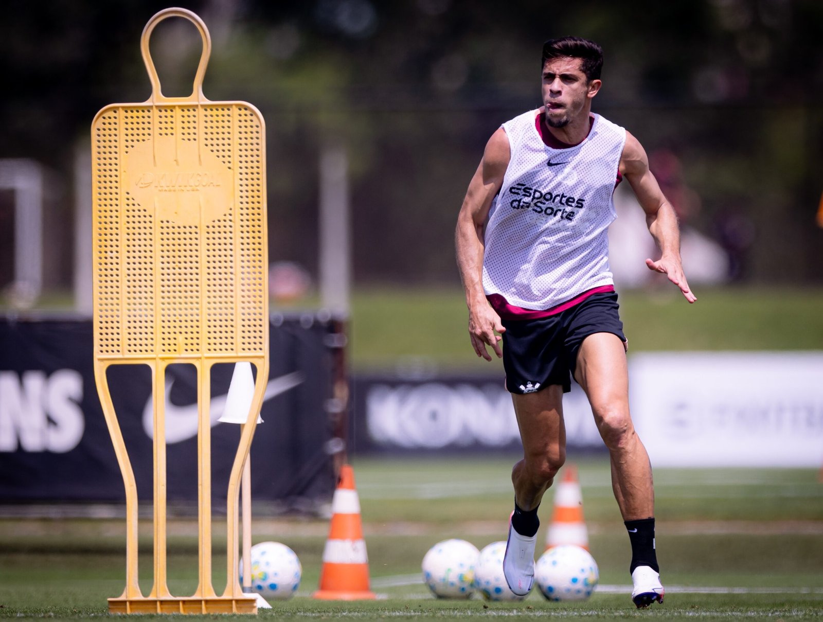 Treino do Corinthians: Gabriel Paulista inicia transição, e Bidu volta a campo no CT