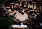 Prêmio literário tira romance da competição após autor ser acusado de usar IA