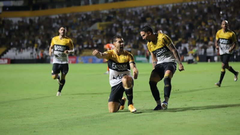 Volante do Criciúma mira duelo contra o Avaí: “Prefiro jogar feio e ganhar o jogo”