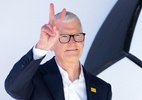 Tim Cook se despede após 15 anos: quem é novo CEO da Apple e o que esperar