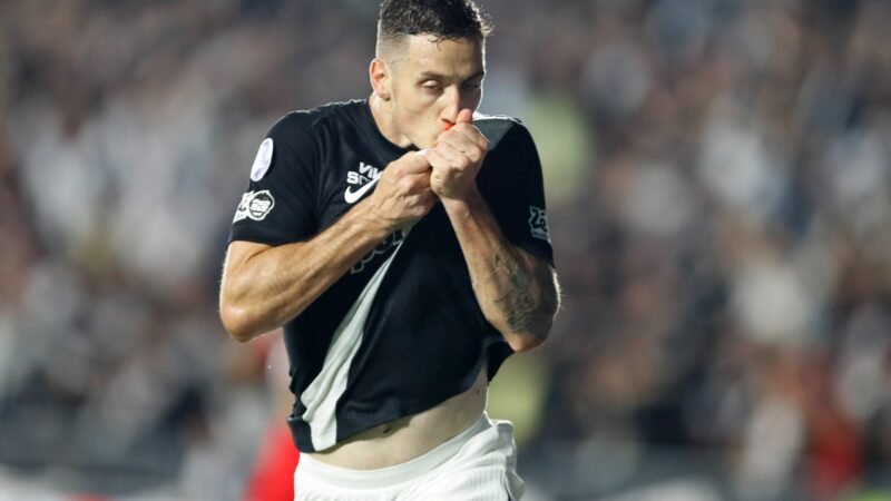 Um jogo, um gol: Bruno Duarte cumpre meta na estreia em São Januário e ganha moral no Vasco