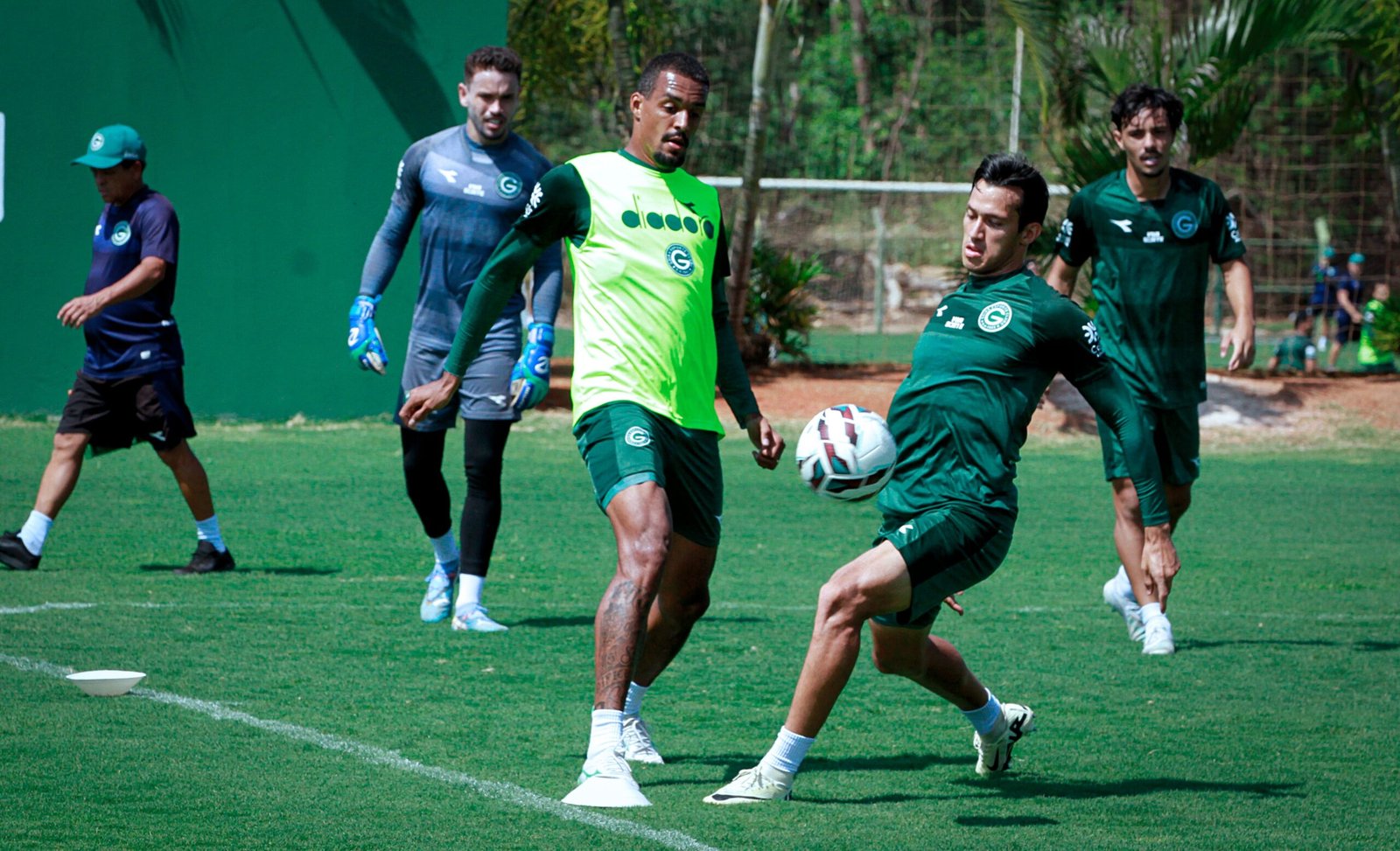 Goiás busca reação fora de casa após derrota no clássico