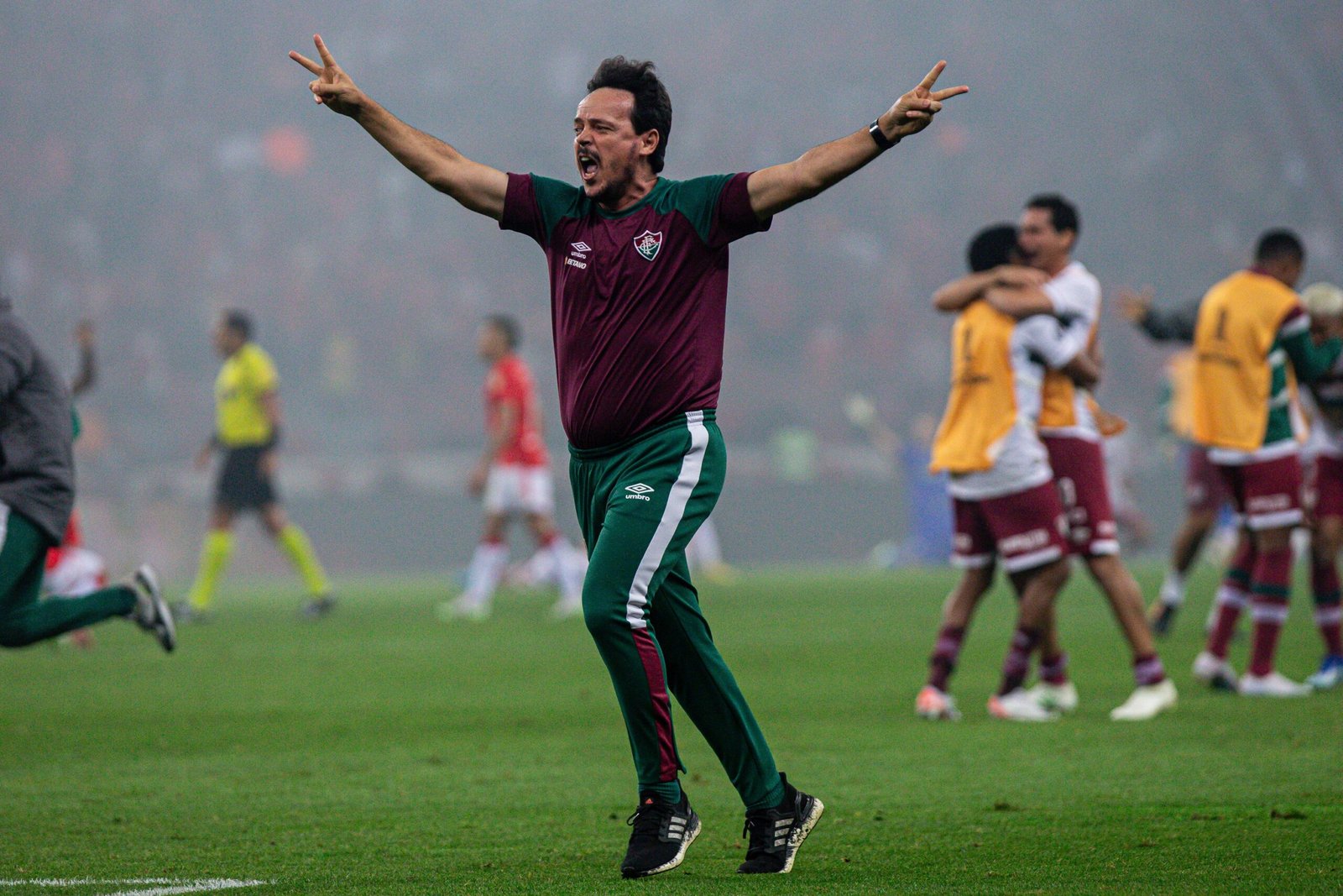 Fluminense reencontra Fernando Diniz após dez duelos desde a saída do técnico; retrospecto