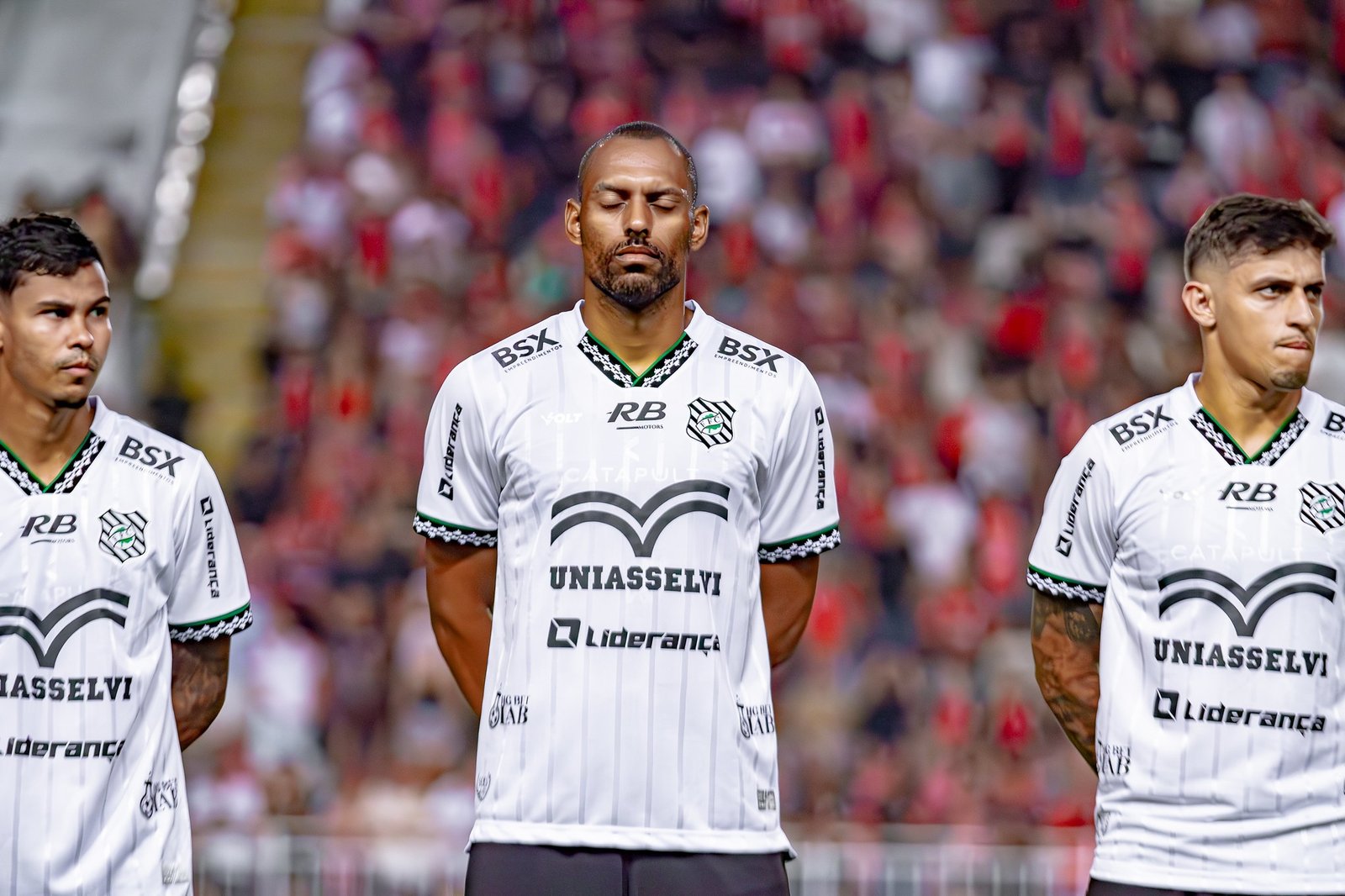 Douglas Bacelar deixa o Figueirense