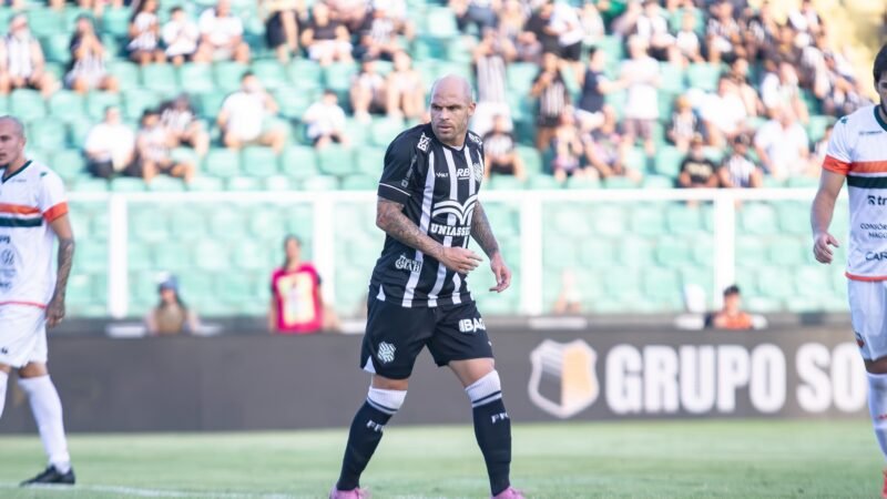 Raul Cabral comenta estreias e retornos de titulares no Figueirense