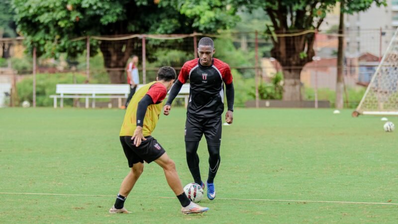Matheus Sales fica fora da viagem do Botafogo-SP e vira desfalque contra Athletic-MG