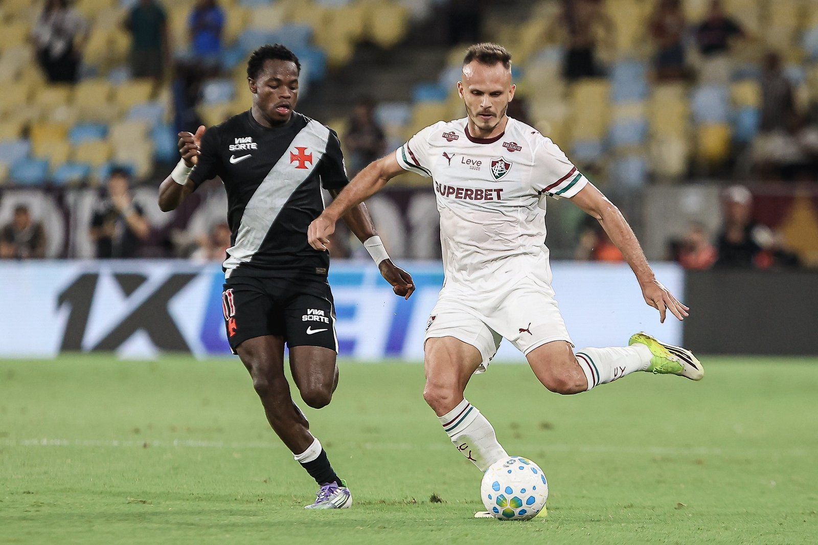 Renê, do Fluminense, diz que é substimado e avalia carreira: “Jogo em estádios que cabem minha cidade toda”