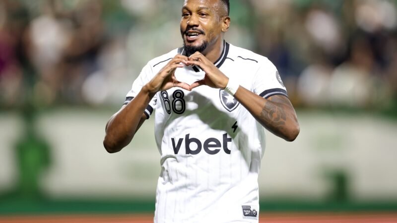 Botafogo informa lesão de Edenilson; veja prazo de recuperação