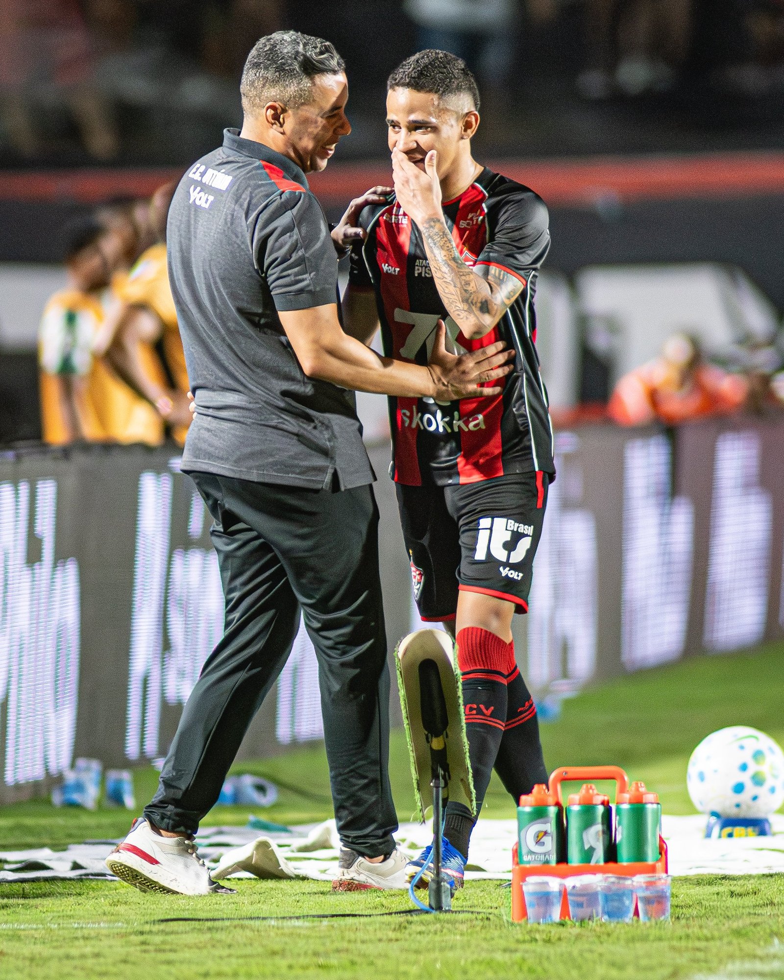 Jair Ventura cita trabalho com Renê e projeta conversa para recuperar Erick e Zé Vitor, em baixa no Vitória