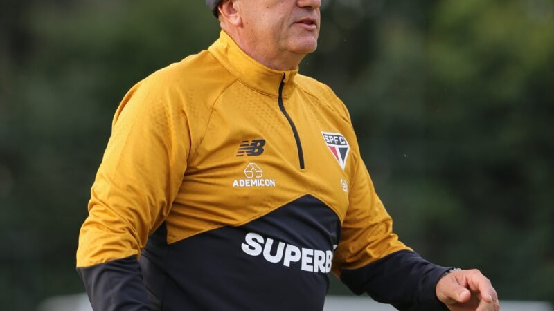 São Paulo não deve buscar substituto para ex-auxiliar de Roger Machado
