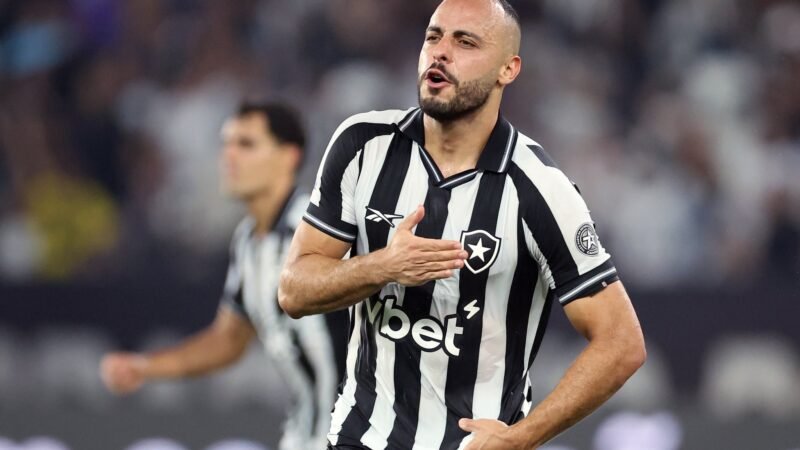 Tigres faz proposta por Arthur Cabral, do Botafogo