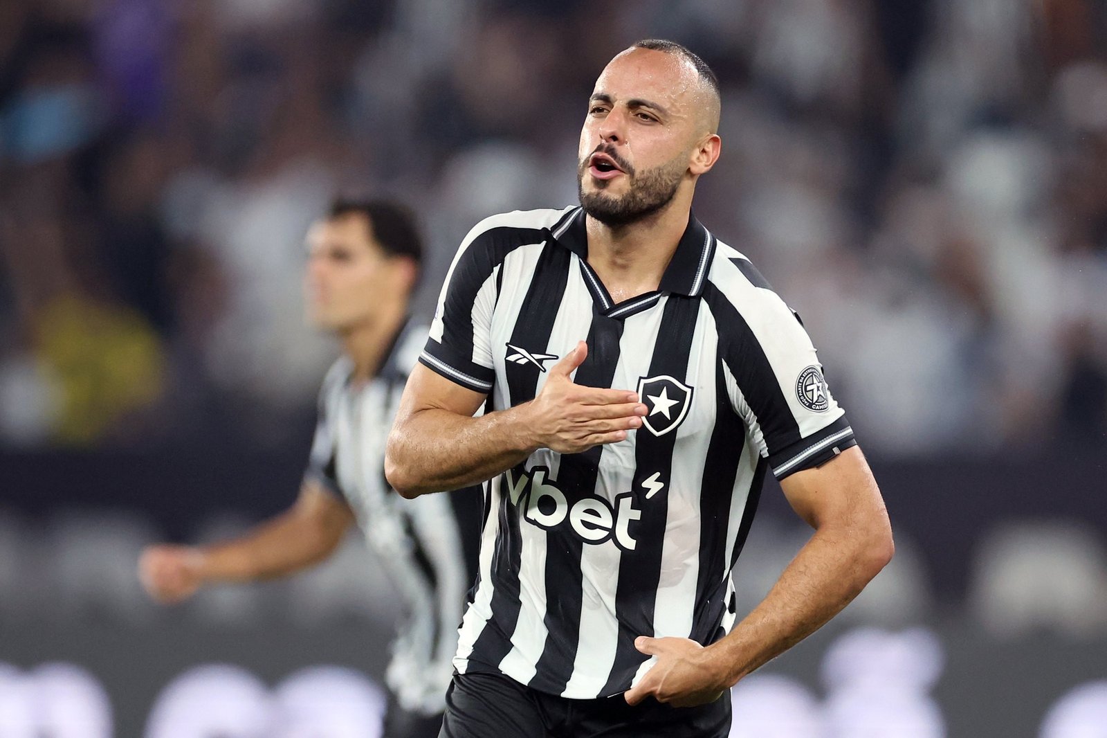 Tigres faz proposta por Arthur Cabral, do Botafogo