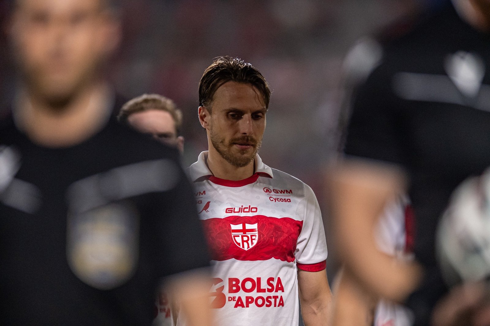 CRB tem retorno de zagueiro e não perde ninguém suspenso para jogo contra o Cuiabá