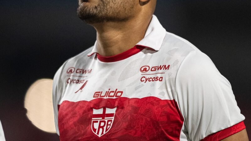 Mikael lidera disputa com Pedro e Flaco López, e CRB ignora assédio ao artilheiro do Brasil
