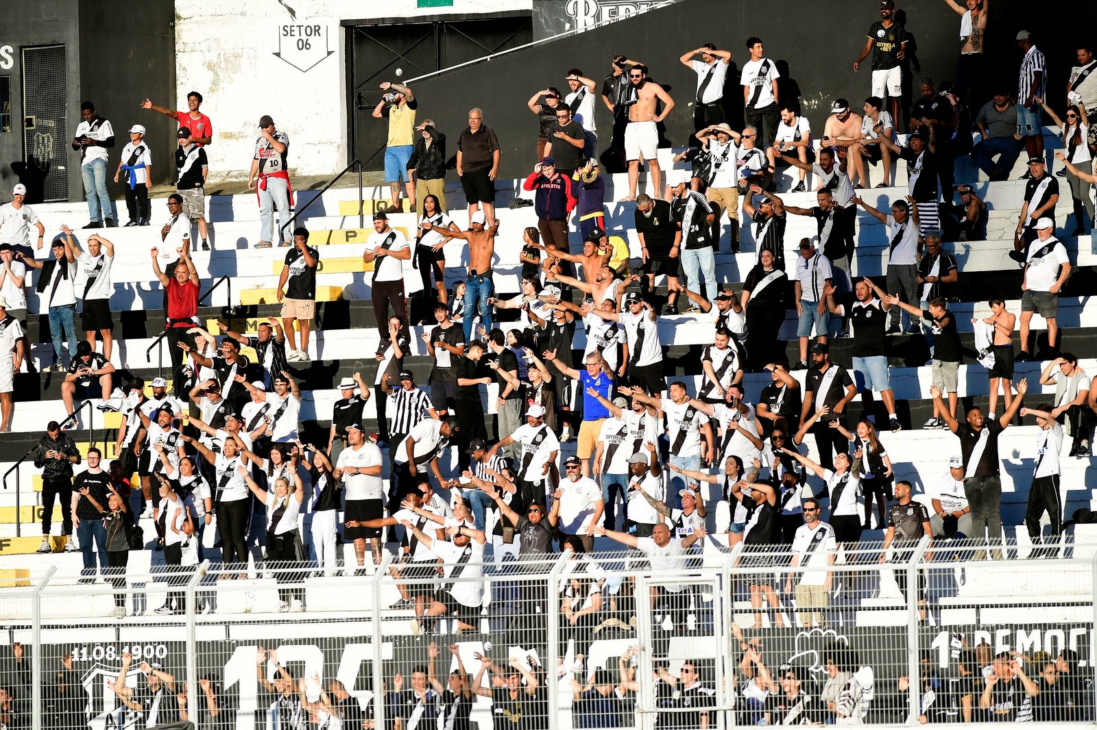 Torcida da Ponte Preta faz campanha para ajudar funcionários com salários atrasados
