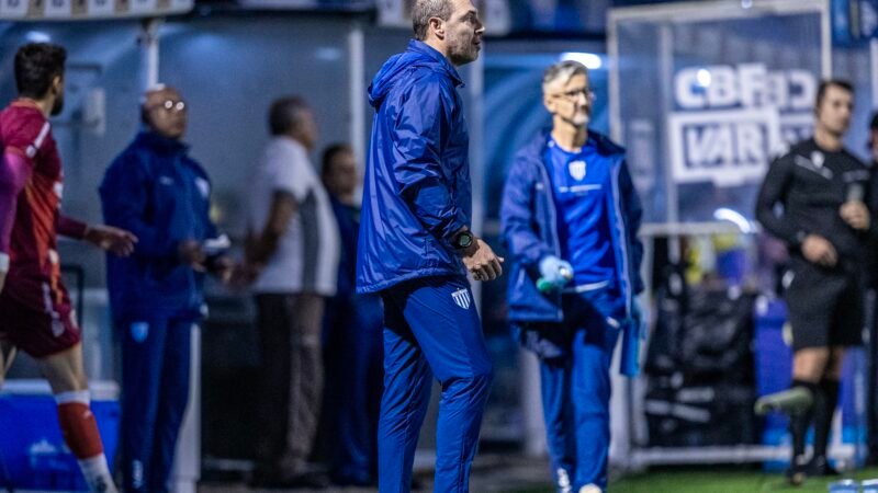 Jogos em casa contra rivais diretos decidirão destino do Avaí na Série B