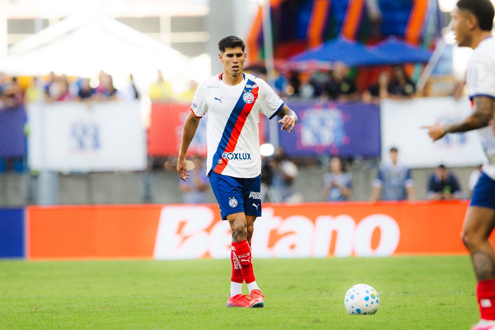 Ramos Mingo, zagueiro do Bahia, se envolve em acidente de carro