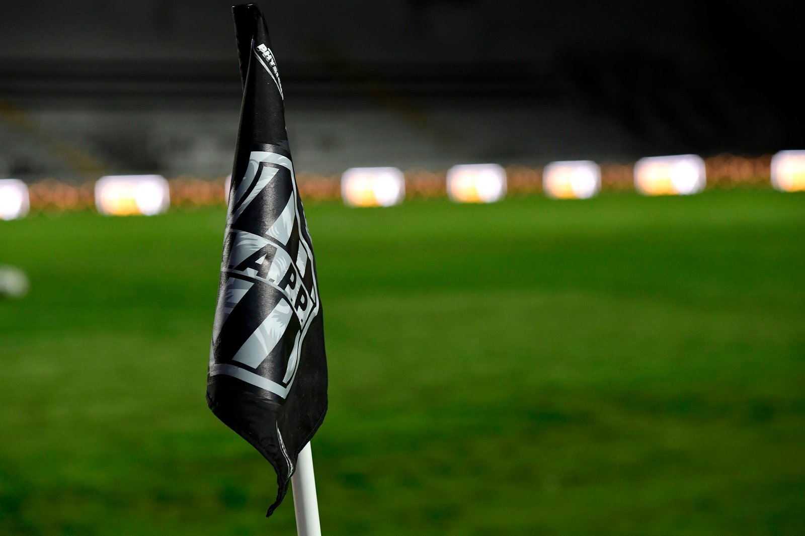 Empresa italiana indica saída, e Ponte busca novo fornecedor de material esportivo