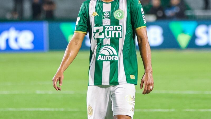 Chapecoense renova contrato com o centroavante Túlio Eduardo