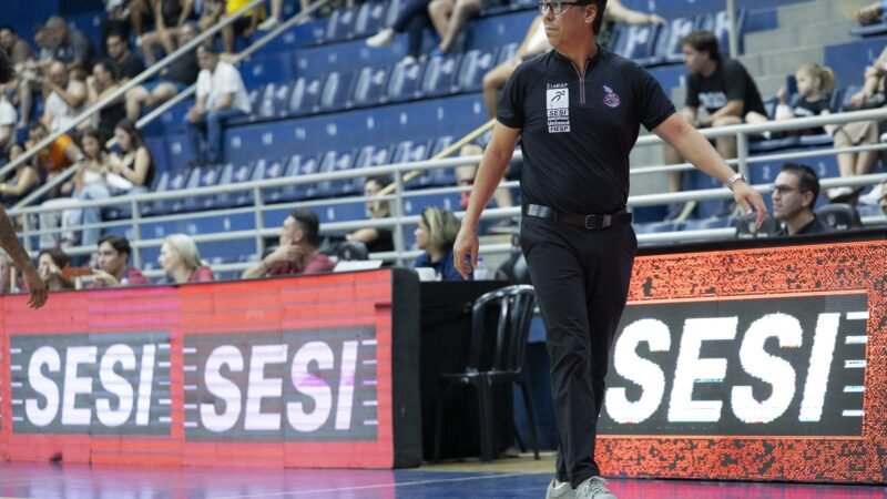 Helinho exalta retorno de atletas convocados e pede foco ao Franca no mata-mata do Paulista