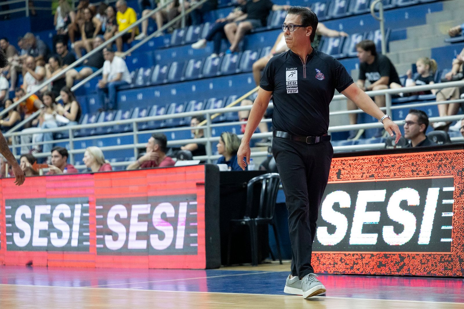 Helinho aponta cobrança no intervalo por reação do Franca e valoriza jovens após classificação