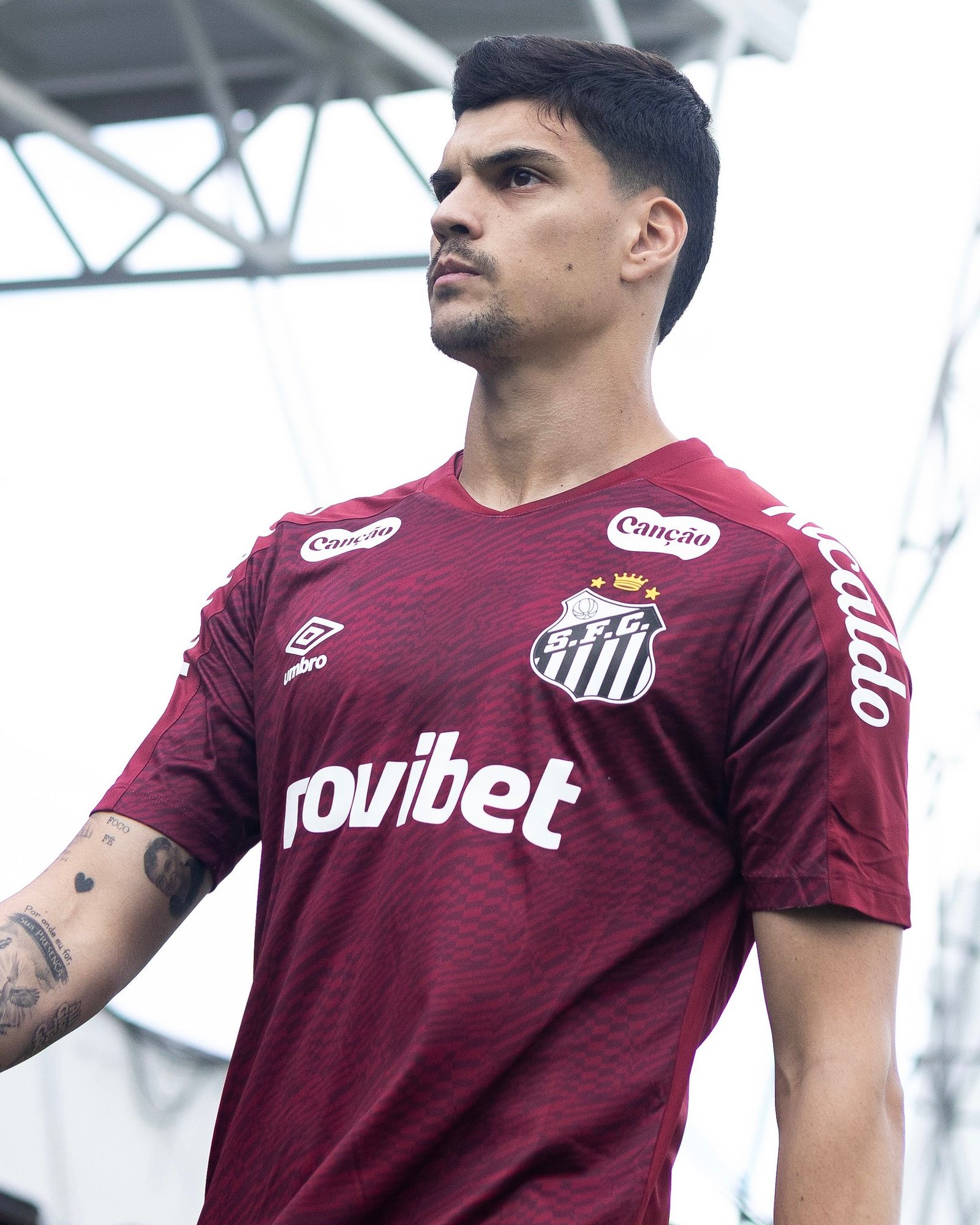 Gabriel Brazão passa por cirurgia no ombro e não joga mais pelo Santos em 2026