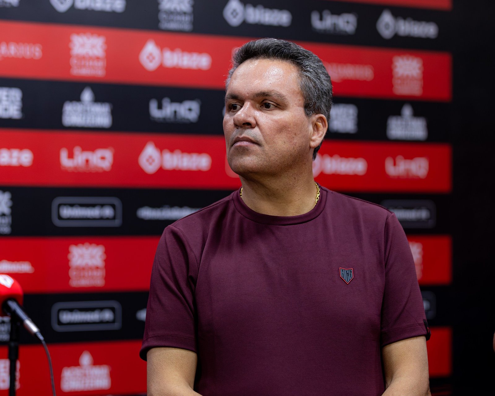Presidente do Atlético-GO minimiza atrito com goleiro do próprio time e dispara: ‘Ele é doido varrido’