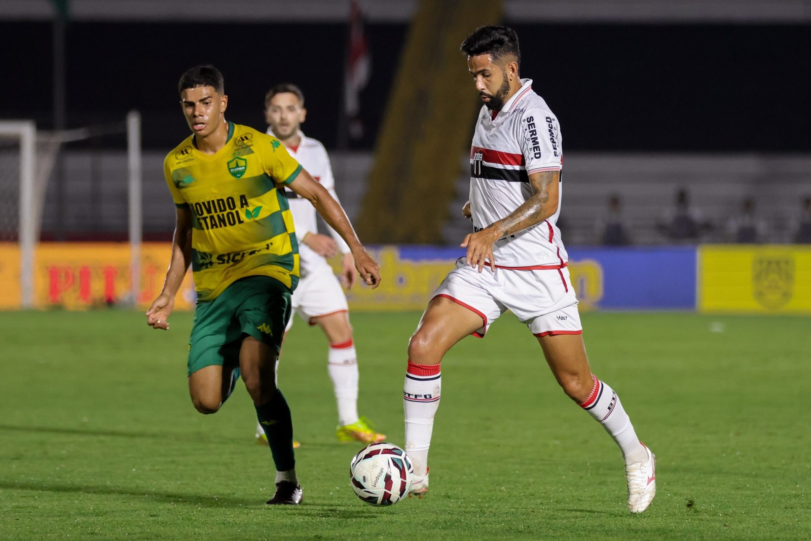 Lateral de volta a estreia de reforço: Botafogo-SP tem novas opções na Série B