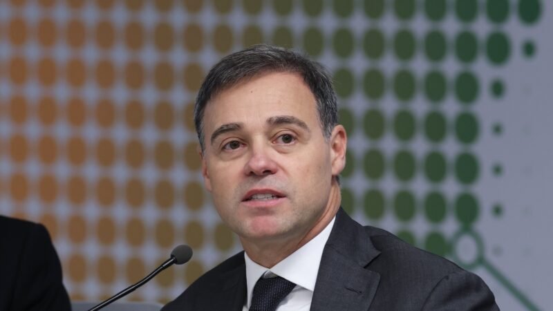 Mesmo após pedido de arquivamento da PGR, Mendonça deve insisitir que 
plenário do STF analise mensagens entre Moraes e Vorcaro