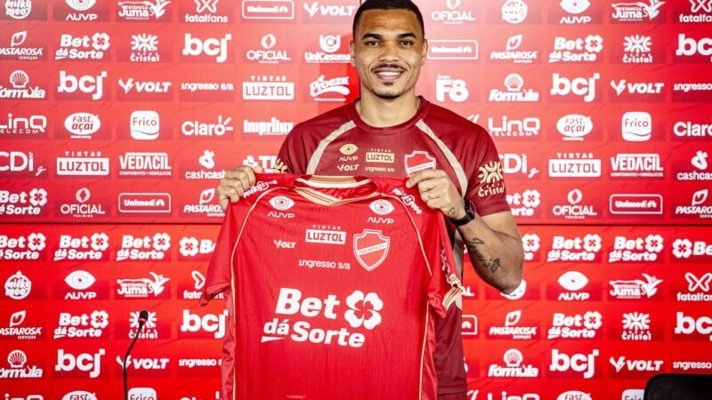 Jonathan Costa chega ao Vila Nova e já fica à disposição contra o Athletic